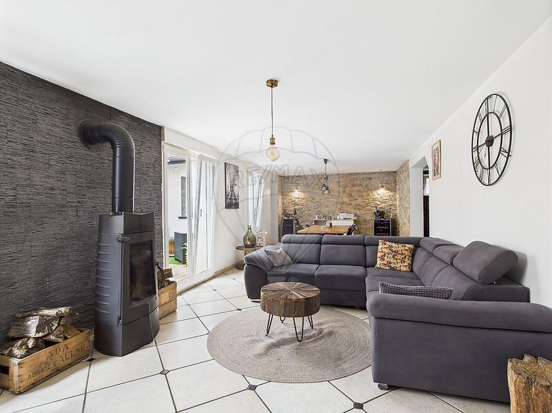 Maison - 233 m² - 8 pièces