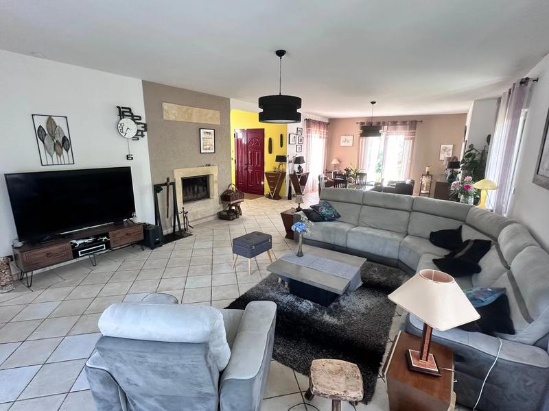 Maison - 275 m² - 9 pièces