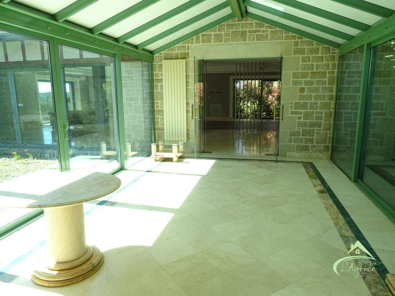 Maison traditionnelle - 445 m² - 10 pièces