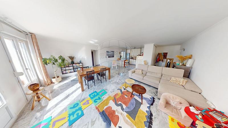 Appartement - 93 m² - 4 pièces