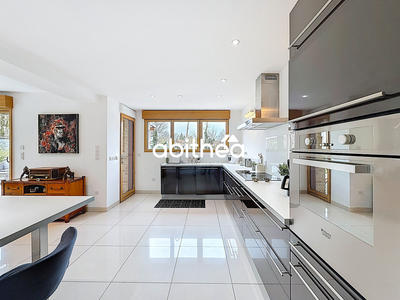 Maison - 200 m² - 9 pièces