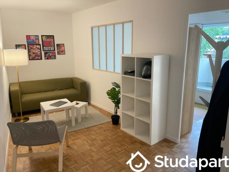 Chambre - 10 m² - 1 pièce