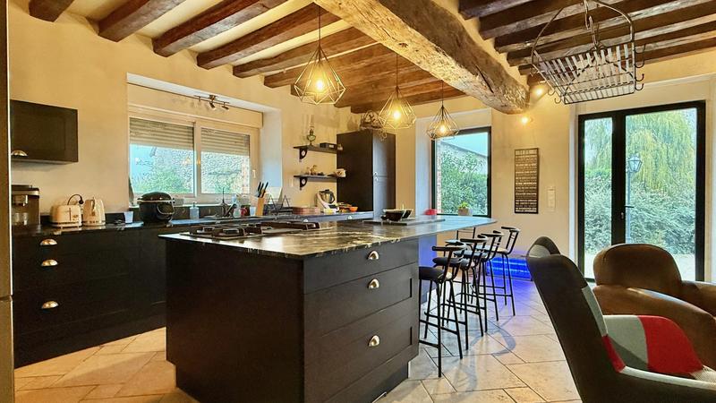 Maison ancienne - 215 m² - 6 pièces