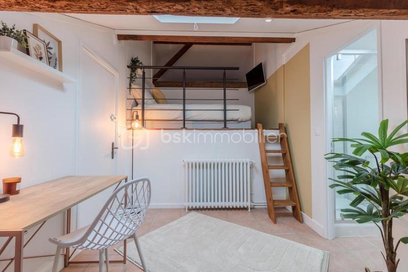 Maison - 270 m² - 11 pièces