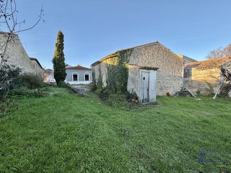 Maison ancienne - 107 m² - 8 pièces