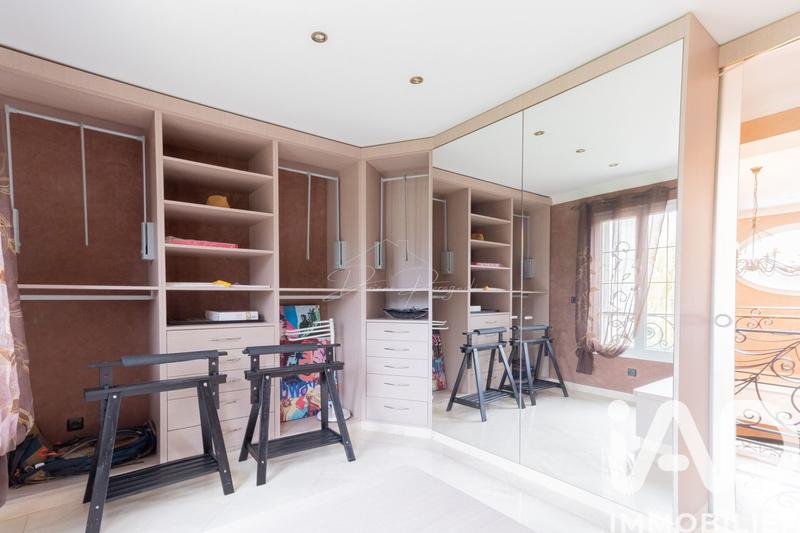 Maison - 338 m² - 10 pièces