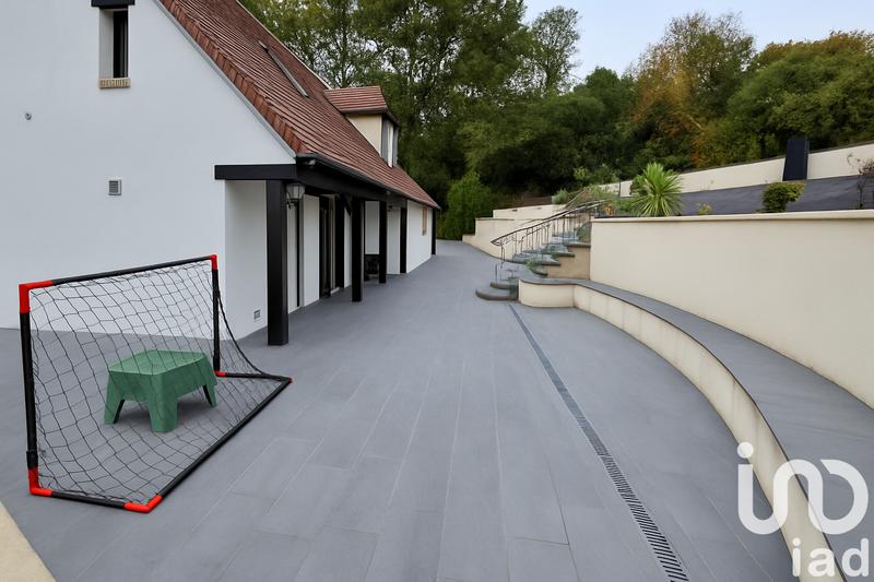 Maison - 320 m² - 10 pièces