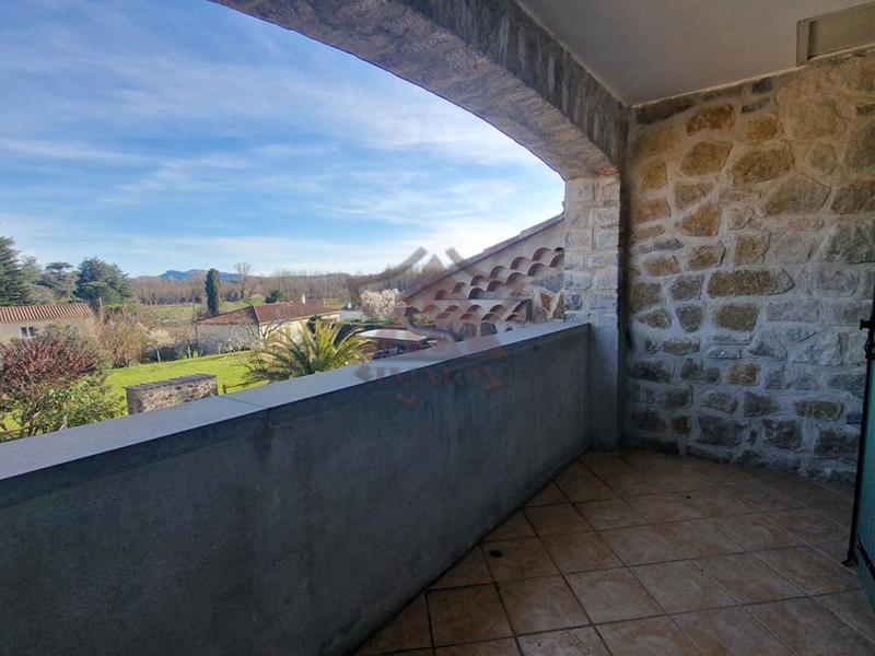 Maison traditionnelle - 190 m² - 9 pièces