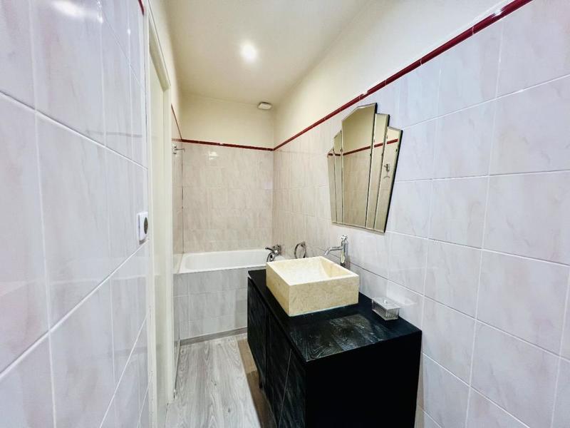 Maison - 305 m² - 8 pièces