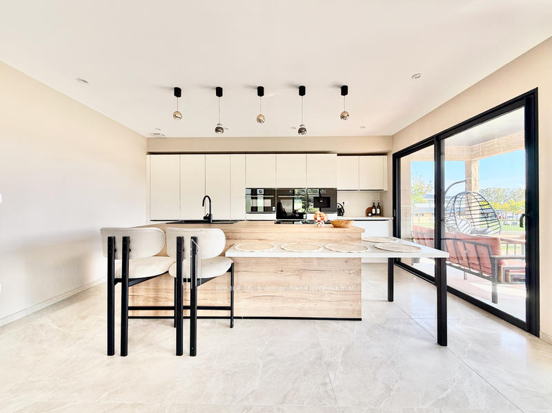 Villa - 145 m² - 6 pièces