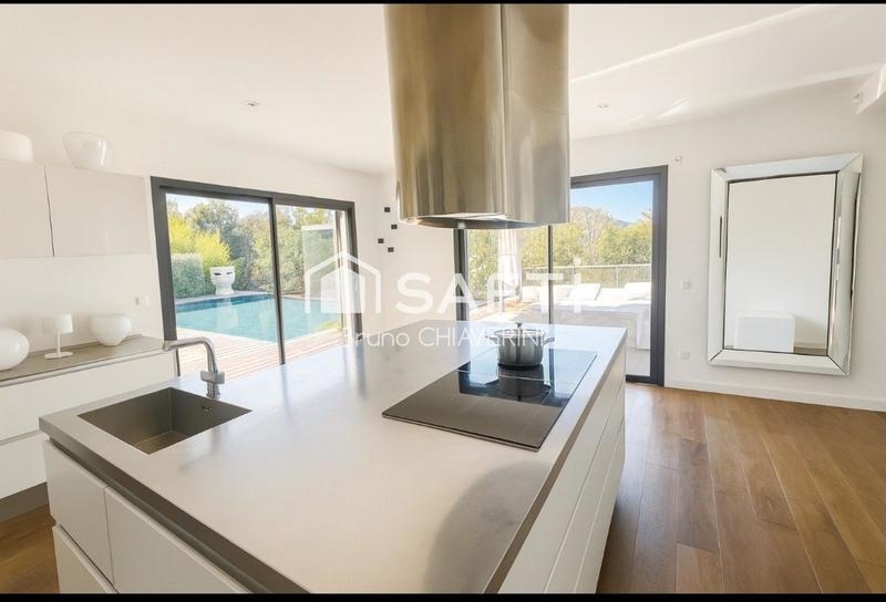 Maison - 219 m² - 4 pièces