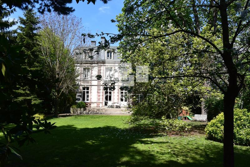 Hôtel particulier - 600 m² - 10 pièces