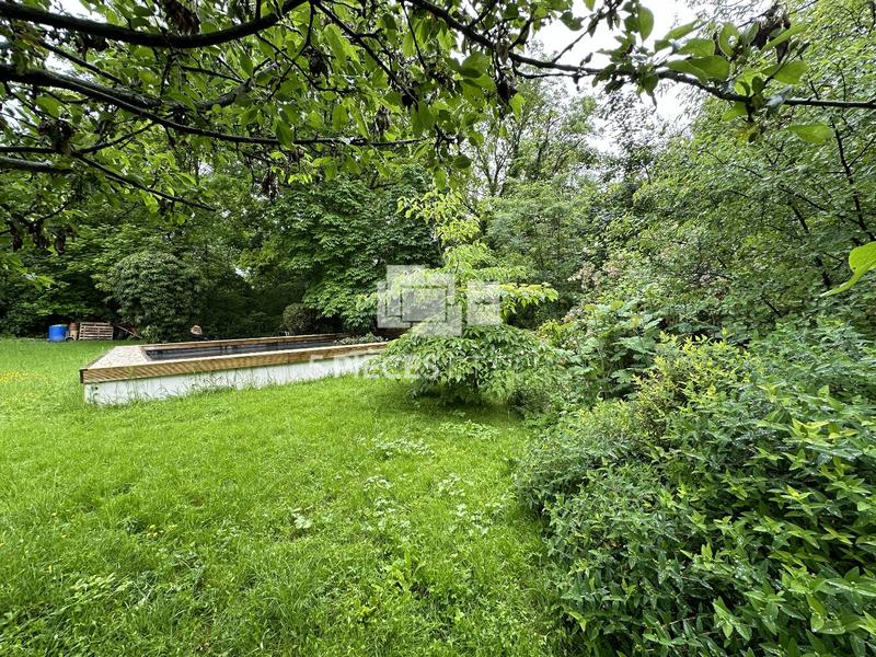 Maison - 250 m² - 10 pièces