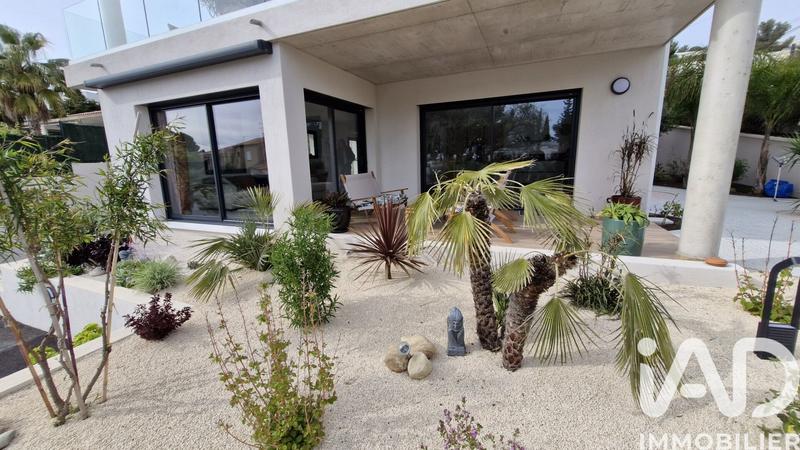 Maison - 370 m² - 15 pièces