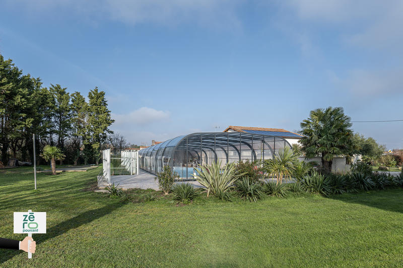 Maison - 240 m² - 10 pièces