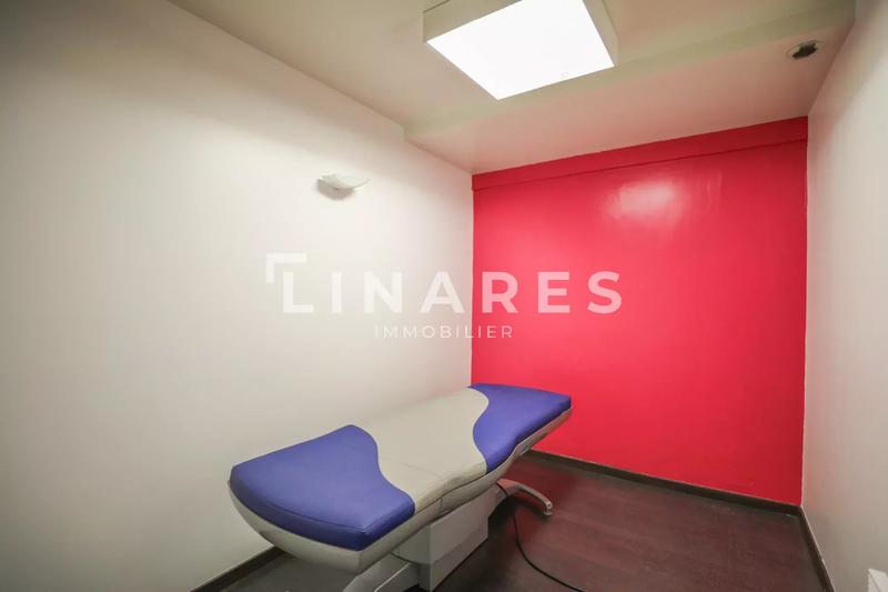 Local commercial - 125 m² - 6 pièces