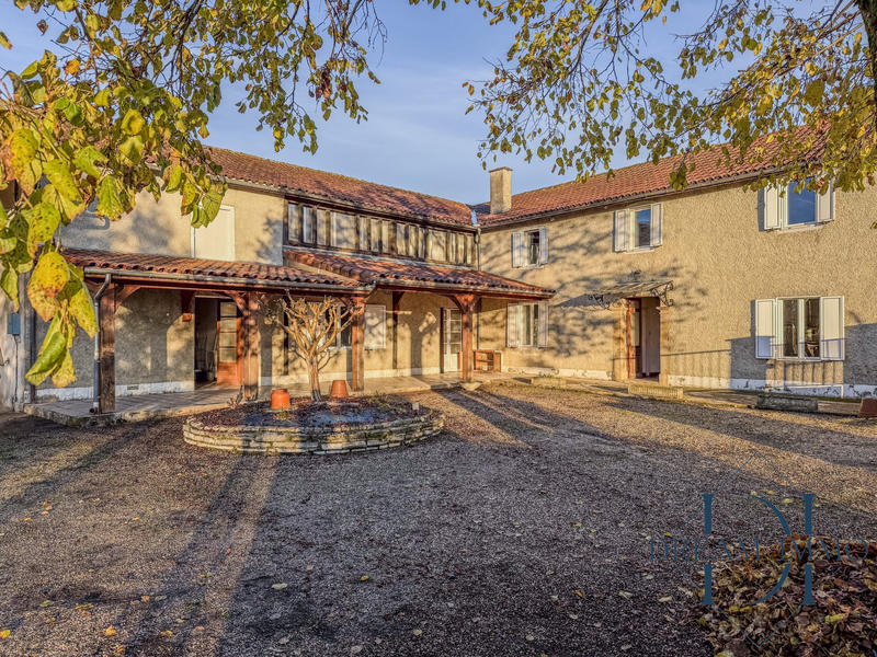 Maison - 230 m² - 7 pièces