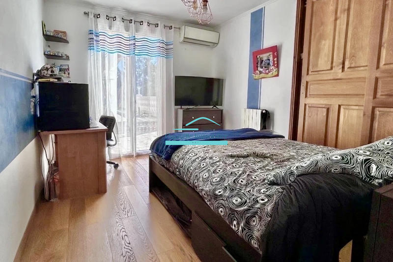 Villa - 280 m² - 9 pièces