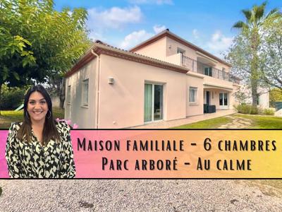 Villa - 305 m² - 7 pièces