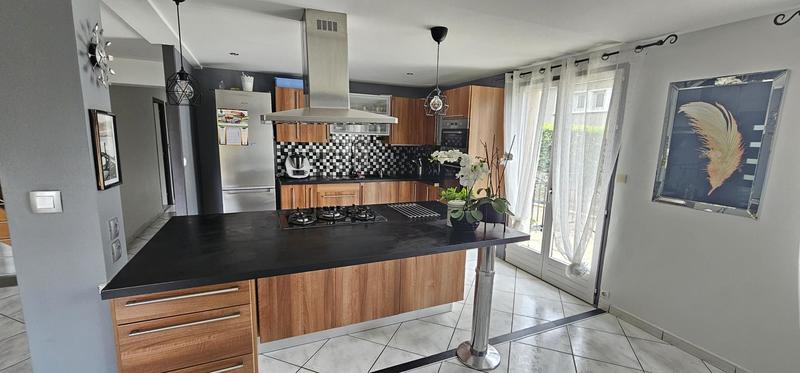 Maison - 220 m² - 5 pièces