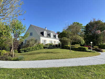 Maison traditionnelle - 203 m² - 7 pièces