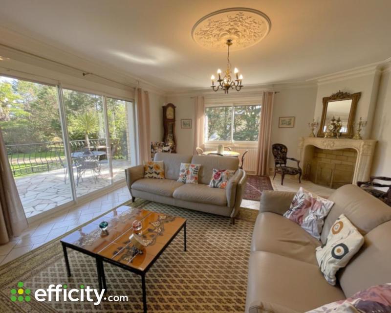 Maison - 230 m² - 11 pièces