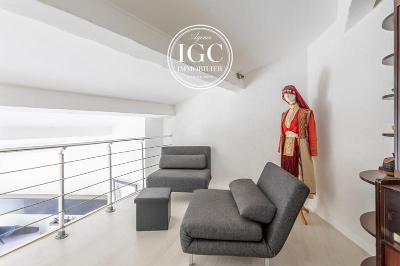 Maison - 220 m² - 7 pièces