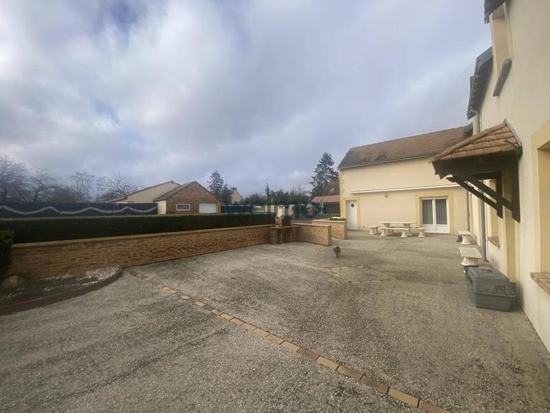 Maison - 230 m² - 9 pièces