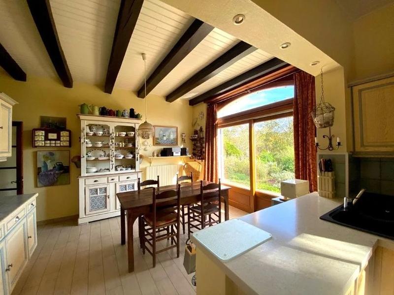 Propriété - 225 m² - 9 pièces