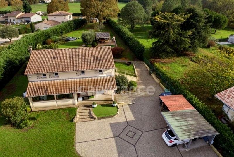 Villa - 222 m² - 7 pièces