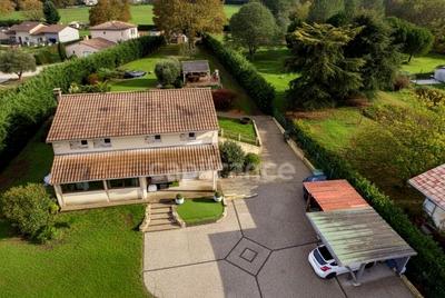 Villa - 222 m² - 7 pièces