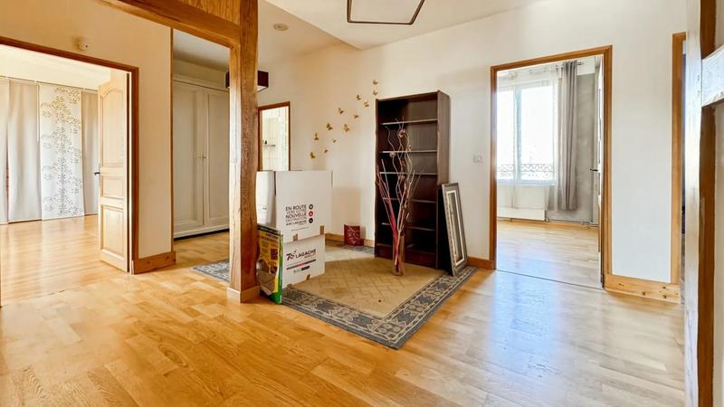 Maison - 256 m² - 8 pièces