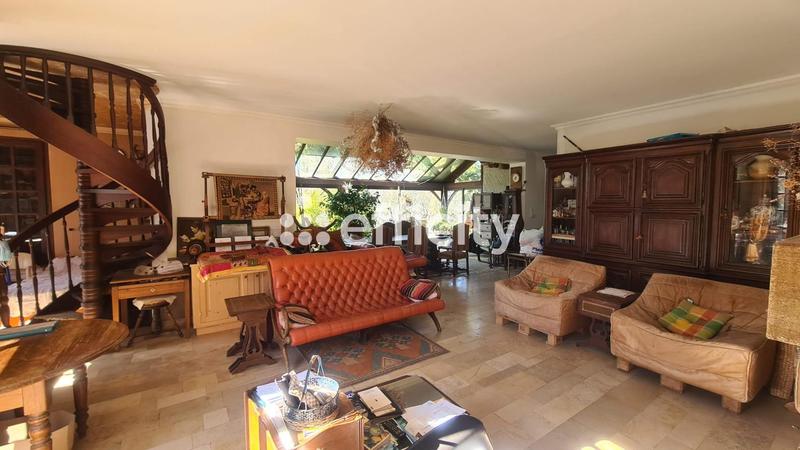 Maison - 200 m² - 5 pièces