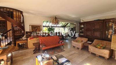 Maison - 200 m² - 5 pièces