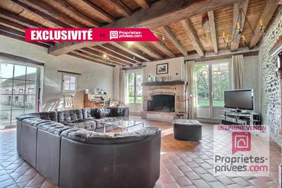 Propriété - 302 m² - 8 pièces