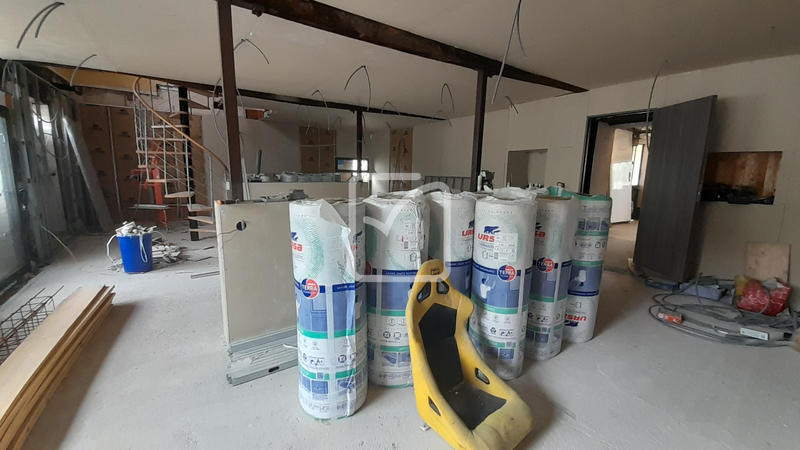 Maison - 220 m² - 7 pièces