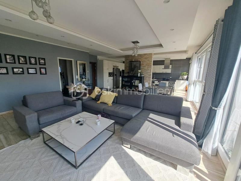 Loft - 188 m² - 6 pièces