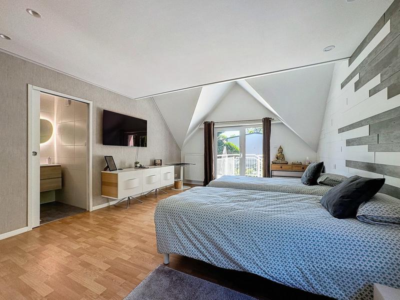 Maison - 180 m² - 9 pièces