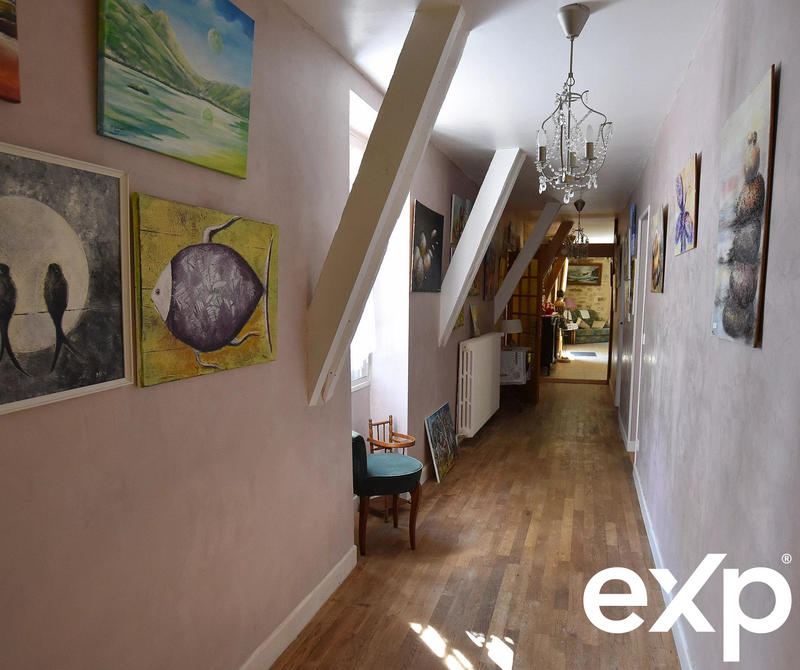 Maison - 340 m² - 10 pièces