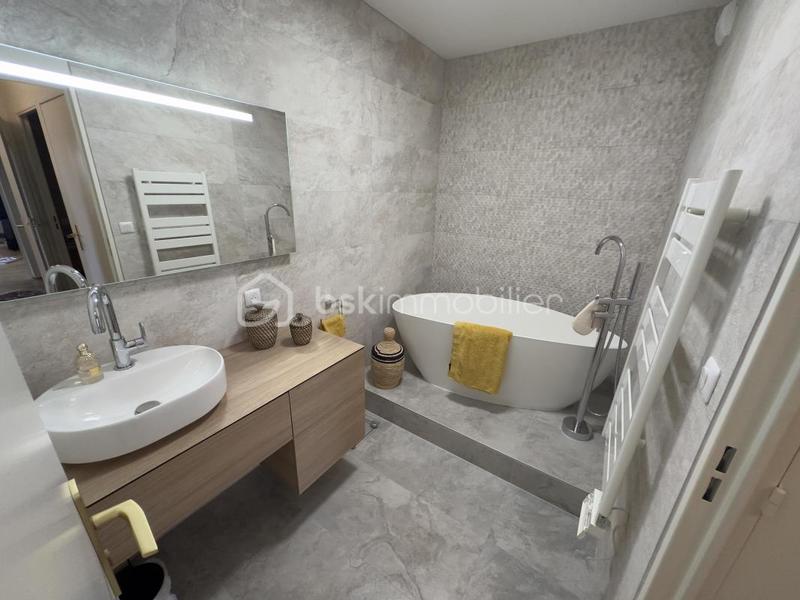 Appartement - 86 m² - 4 pièces