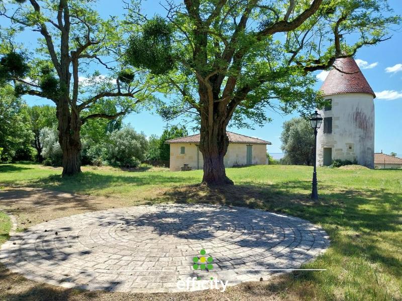 Demeure - 750 m² - 13 pièces