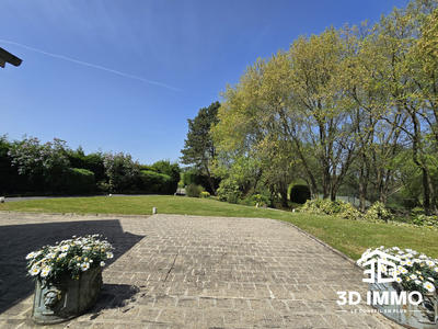 Maison - 275 m² - 12 pièces