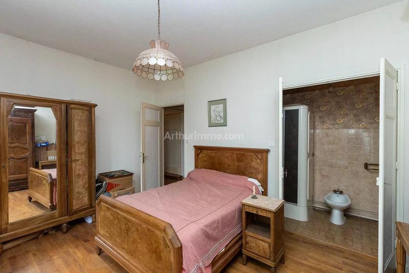 Maison - 230 m² - 8 pièces