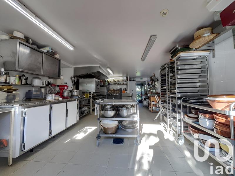 Maison - 1 828 m² - 50 pièces