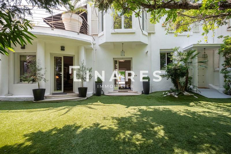 Maison - 306 m² - 6 pièces