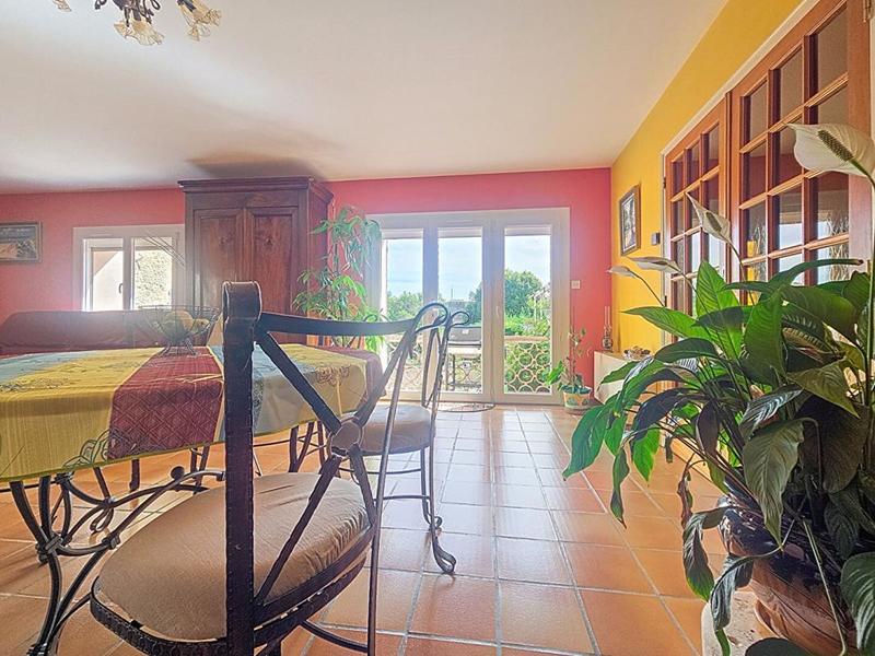 Maison - 210 m² - 8 pièces