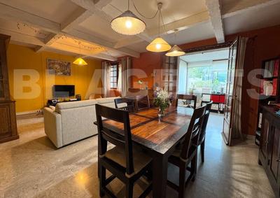 Maison traditionnelle - 235 m² - 8 pièces