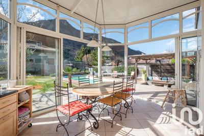 Maison - 208 m² - 6 pièces