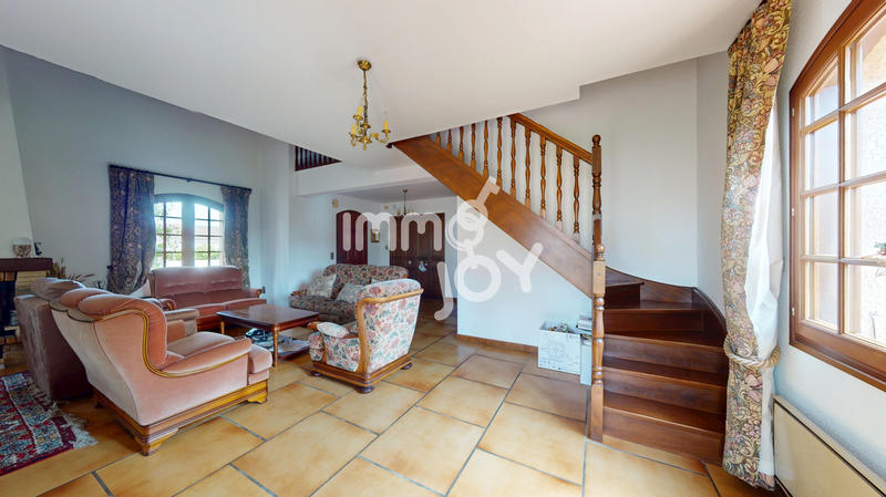 Maison - 231 m² - 7 pièces