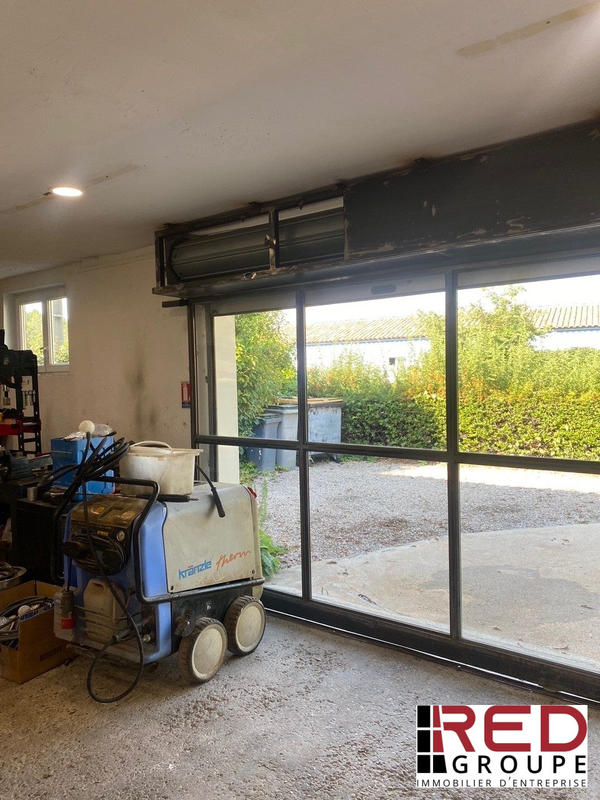 Local d'activités - 341 m²